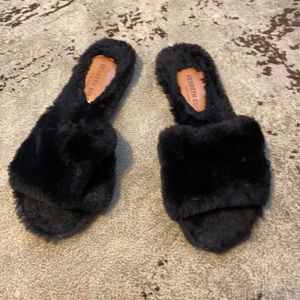 Kenneth Cole faux fur slides size 8.5